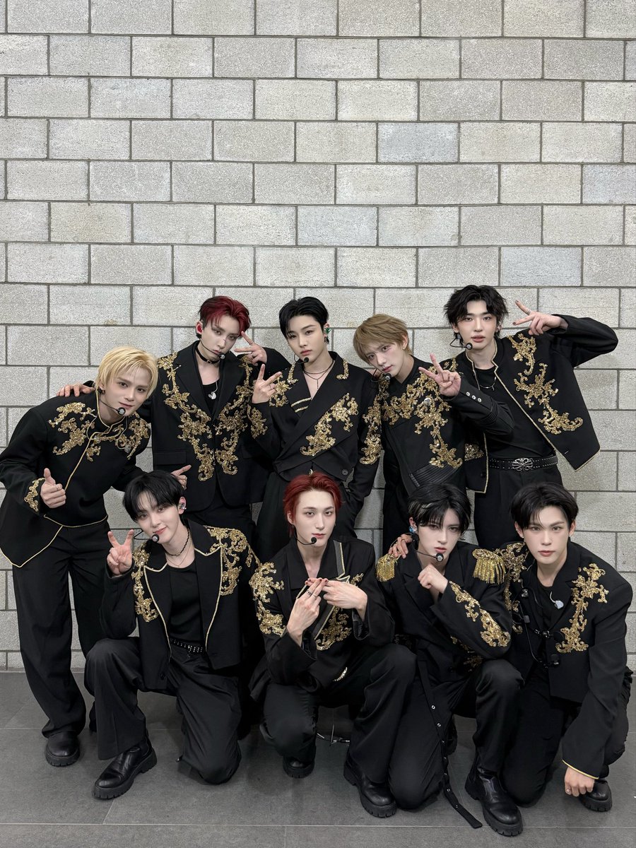 XODIACOfficial's tweet photo. [📸] 

-251111 THE SHOW 

쏘블리~ 오늘은 빼빼로데이가 아닙니다
사실은 모두가 소디엑을 백배로 사랑하는 백배로 데이입니다 ❤️‍🔥

알리바이 첫방 끝 ! 
쏘블리 알리바이 많관부 ! 

❤️‍🔥❤️‍🔥❤️‍🔥❤️‍🔥❤️‍🔥❤️‍🔥❤️‍🔥❤️‍🔥💛💛💛
쏘블리를 위한 알리바이 빼빼로 🍫

#XODIAC #소디엑 
#XODIAC_Alibi 
#Alibi #알리바이 https://t.co/pnMqflOC53