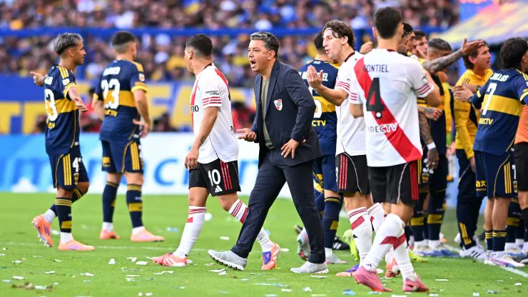 SolamenteRP's tweet photo. 📌 ¿Que necesita River para clasificarse a la Copa?
➤Ganarle a Vélez y que Argentinos pierda vs. Estudiantes
➤So AAAJ empata, Debemos ganarle por 2 goles a Vélez.
➤Otra alternativa es salir campeón del torneo.
➤Otra quedar 4º en la anual y que salgan campeón los de arriba. https://t.co/iOtpNFSkCt