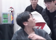 iheartdoran's tweet photo. THIS IS SO FUNNY LOOK AT THEIR FACES https://t.co/qzicAziW64
