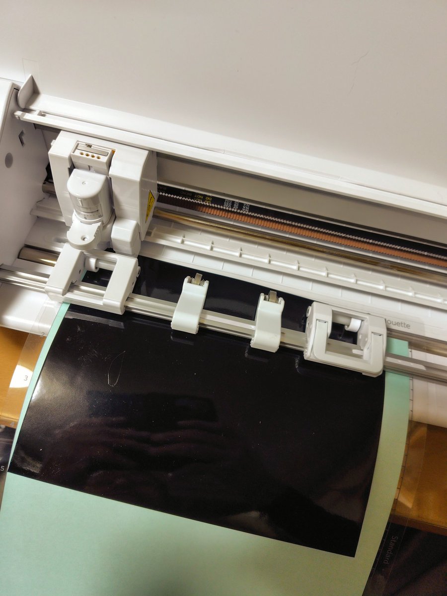 ebiRider21's tweet image. 森活用のヘルメットに自作ステッカーを貼った👷

カッティングマシンや専用アプリと格闘しながらようやく出来た💦

きっとすぐに傷だらけになるだろうけど、次のデザインを考えるのもまた楽しみなのだ😁

#森活
#TAJIMA
#セフメット
#シルエット
#ポートレート4