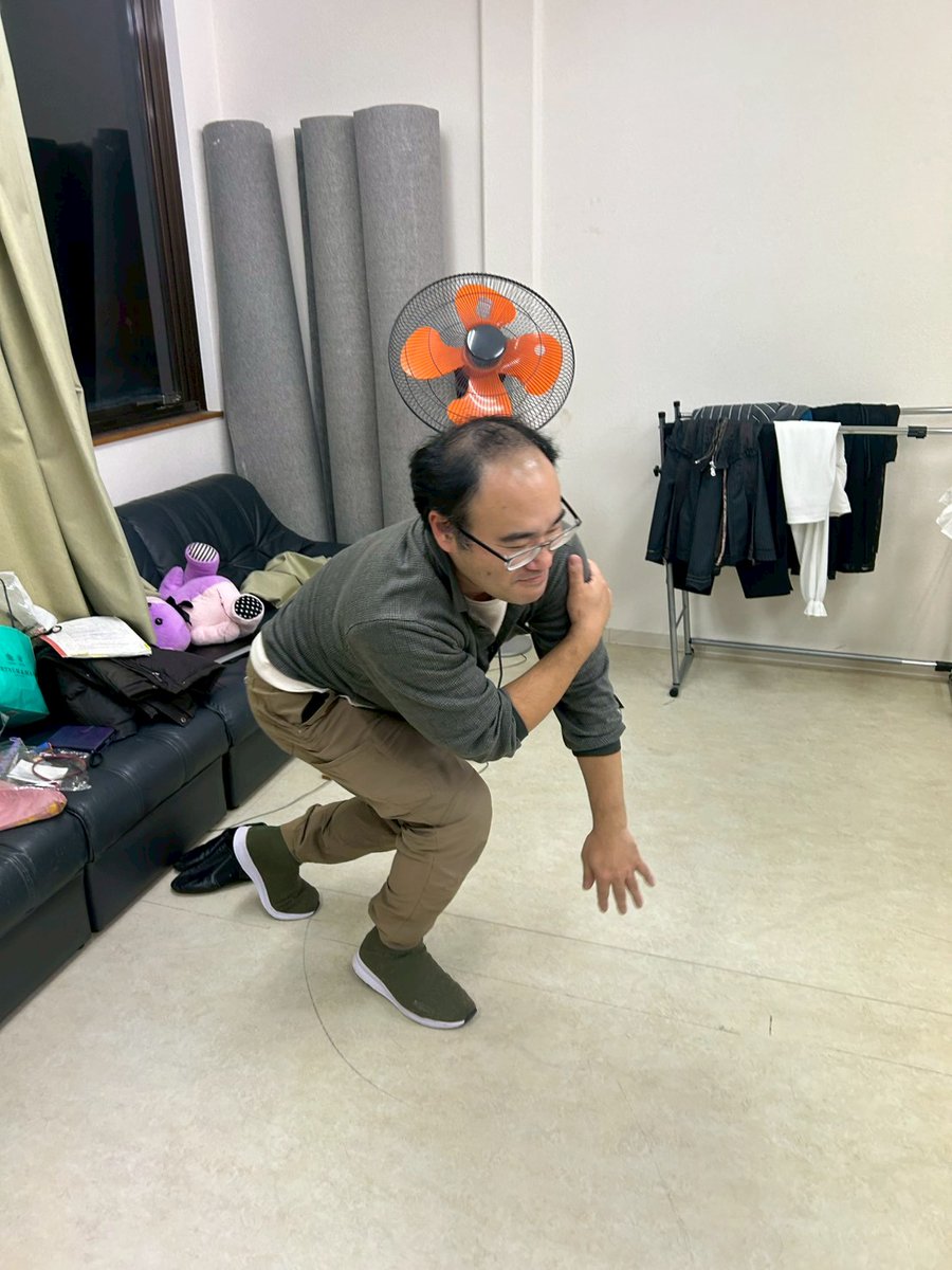 WorksFox's tweet photo. 本日、みんなで集まる最後の稽古となりました。
本番が近く、緊張気味でしたが
頑張りました。
あとは仕込みからの本番…！
全力で臨んでまいります。
劇場でお待ちしております！！！

どんどん寒く☃️なってきていますので皆さま暖かくしてくださいね=͟͟͞͞ (¦3[▓▓]
#FOXWORKS
#ホシハク
#惑星と薄明 https://t.co/2xUHDsQXr8