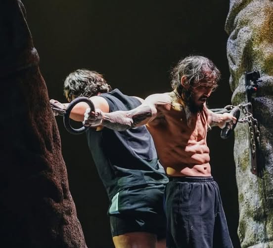 Монгол эрчүүд тамираа тасартал тэсдэг. Харин монгол эмэгтэйчүүд амиа тасартал тэсдэг гэж үг байдаг даа. Аймаар хүмүүс шдээ эмэгтэйчүүд чинь