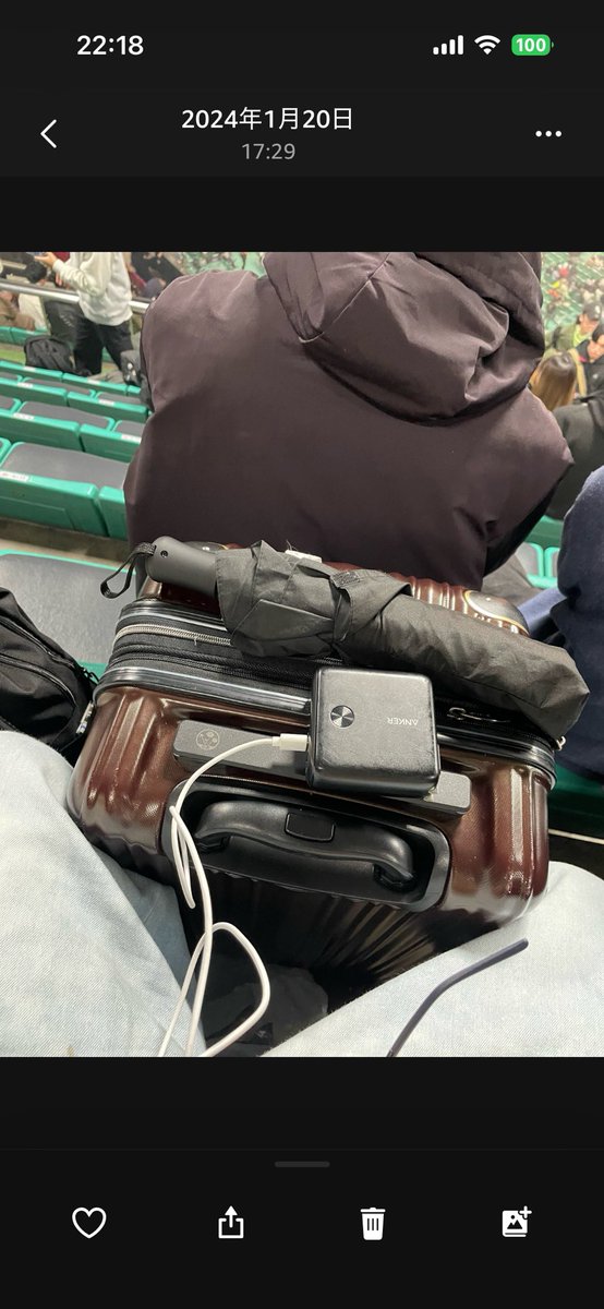 武道館にクロークないの知らなくて
キャリーケース持ったまま見たKroi武道館の写真出てきた