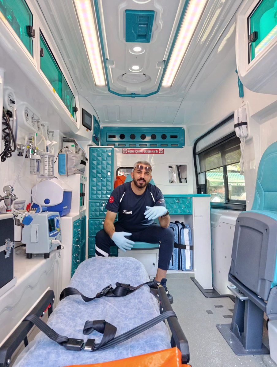 vefa_bilen's tweet photo. Ofisimiz biraz hareketli koltuğumuz tekerlekli 😎🚑 https://t.co/I5p7BMZ5Fu