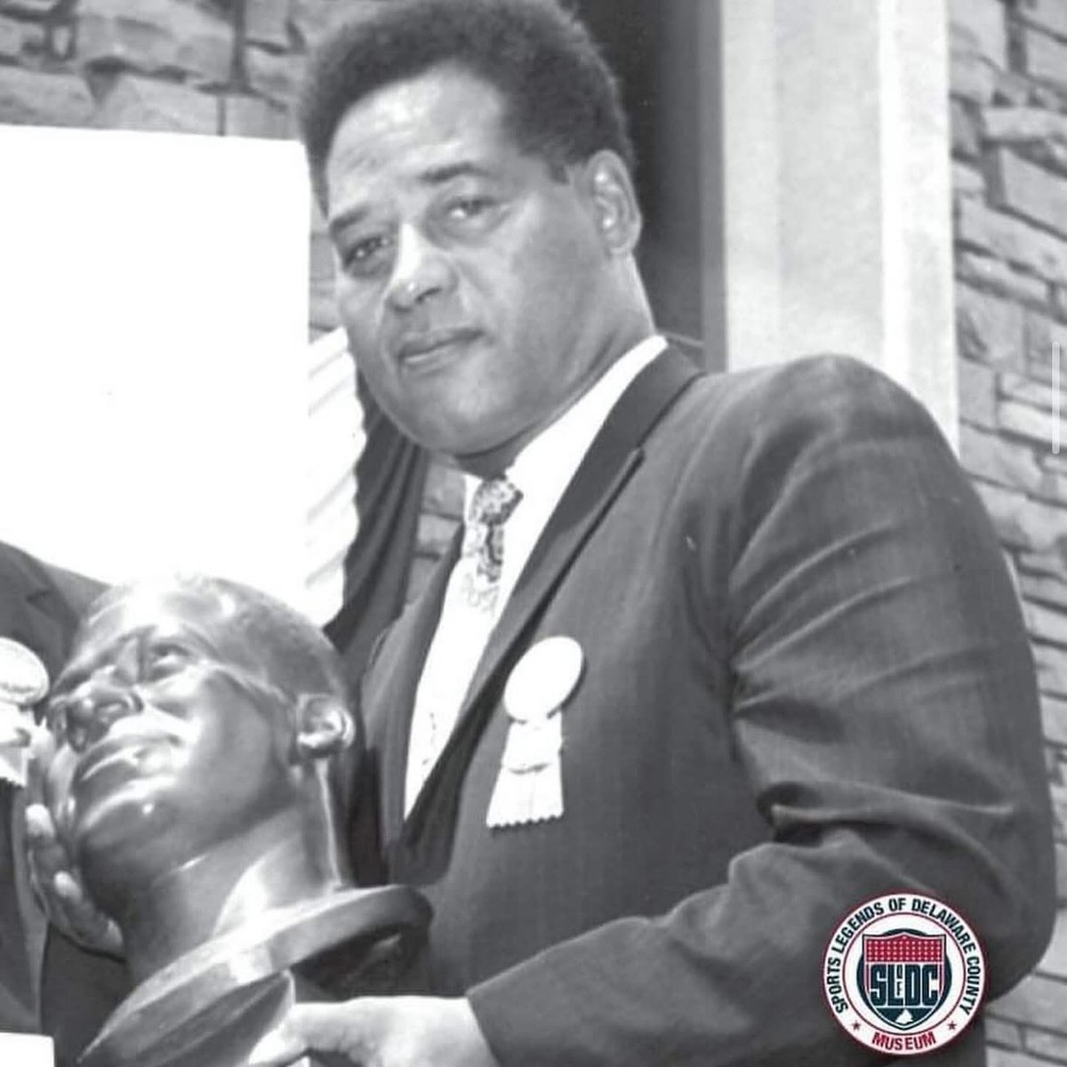 🇺🇸 Happy Veterans Day to all who have served our country! Today, we honor your courage, sacrifice, and dedication.

A special salute to my dad, James W. Gilmore, and my cousin, Emlen Tunnell, a true hero who served in the Coast Guard during World War II, saving two of his crew