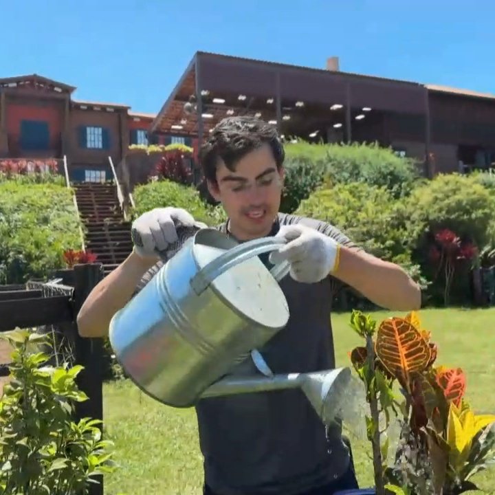 portrasdolimbo2's tweet image. Dudu tá sendo entrevistado pela Ray na câmera trato e falando sobre o relacionamento dele com a Sassá, confessou estar apaixonado e disse q nunca imaginou essa possibilidade aí citou esse vídeo aqui qdo antes de entrar disse q teria dificuldade até pra encontrar alguém pra…