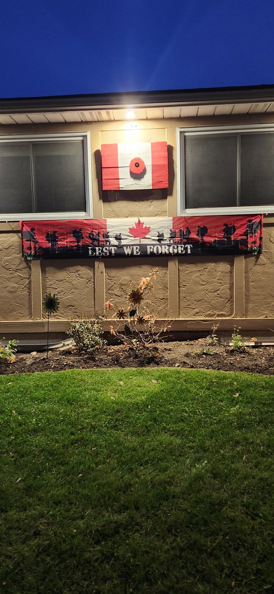 TomWeech's tweet image. Today I pay tribute to all those Brave Men and Women who made the ultimate Sacrafice. 
To those who Served 
To those still serving 
Thank you all ❤️
#Lestweforget