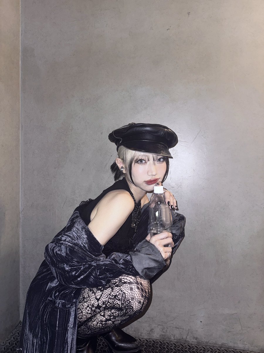 thaaanxxx's tweet photo. #ワンリー ありがとう！

突然のゴリゴリしーおんちゃんでびっくりされないために、緩衝材最強SHAKE()からの、らしさ全開セトリのアイドル対バンでした！ﾋｪｱ🤟🏻

超金髪帽子担当ボーカル
#シーオンのしおん でした！
またね！ https://t.co/M9rhCJ0OjS