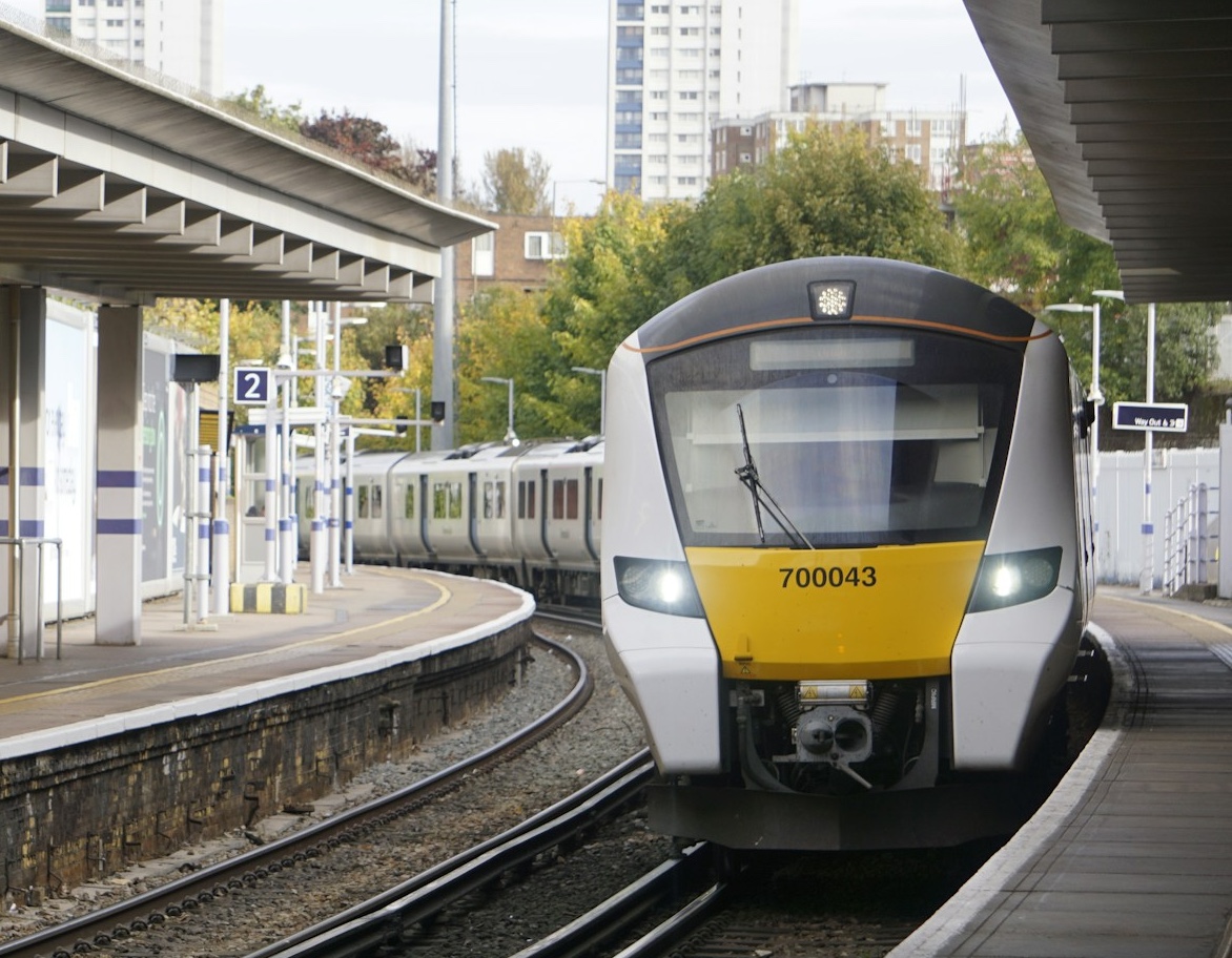 Can you fit 368 homes on an extremely narrow strip of land in north London?

superstructuresassociates.co.uk/dramatic-six-t…

#structuralengineering #construction #London #Architecture