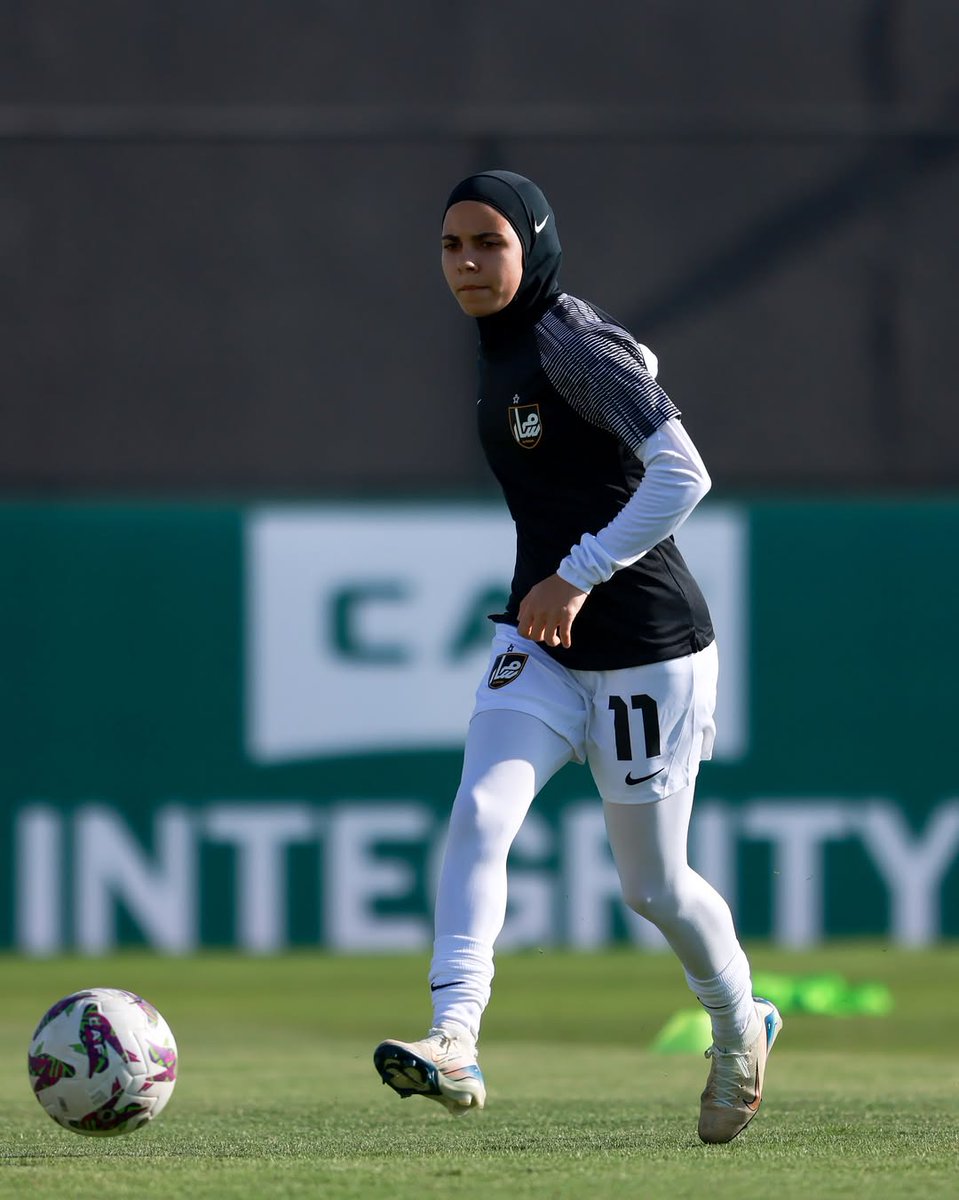 ActuFootArabe's tweet image. 𝗠𝗶-𝘁𝗲𝗺𝗽𝘀 ⏸️

C'est la pause entre 🇪🇬 Masar Women's et 15 de Agosto Women's ! 🇬🇶

Les égyptiennes sont en avance 1 but, les guinéennes ont un carton rouge pris par Akeng !

#WCCL #CAF