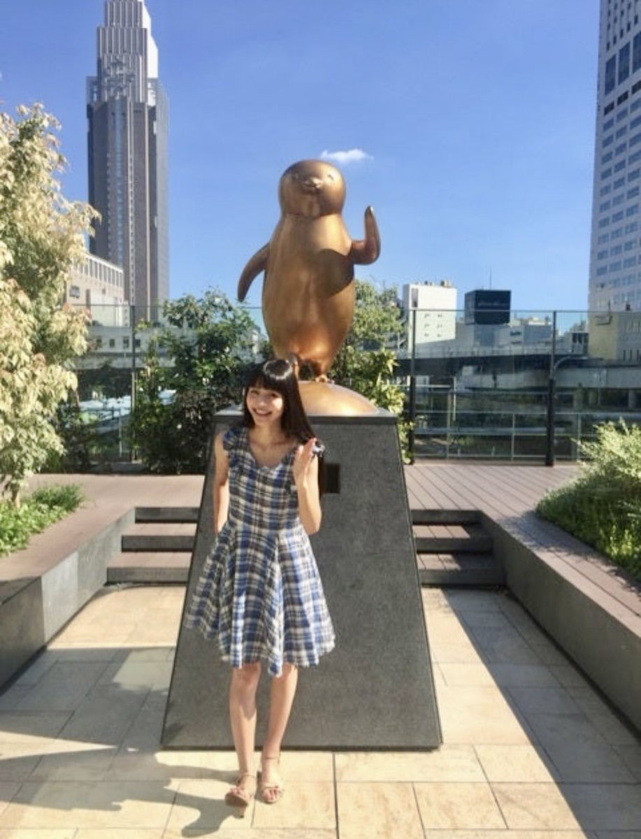 ずっとこの話してるけど、悲しいことがあっても、ふとSuicaのペンギンが目に入って気持ちが助けられたってことが本当に本当に何度となくあるんだよ〜

駅ナカのポスターとか自販機とかタクシーの中の広告とか持ち歩いてるグッズとか、とにかくいろんなとこでペンギンが私を励ましてくれたのよ…