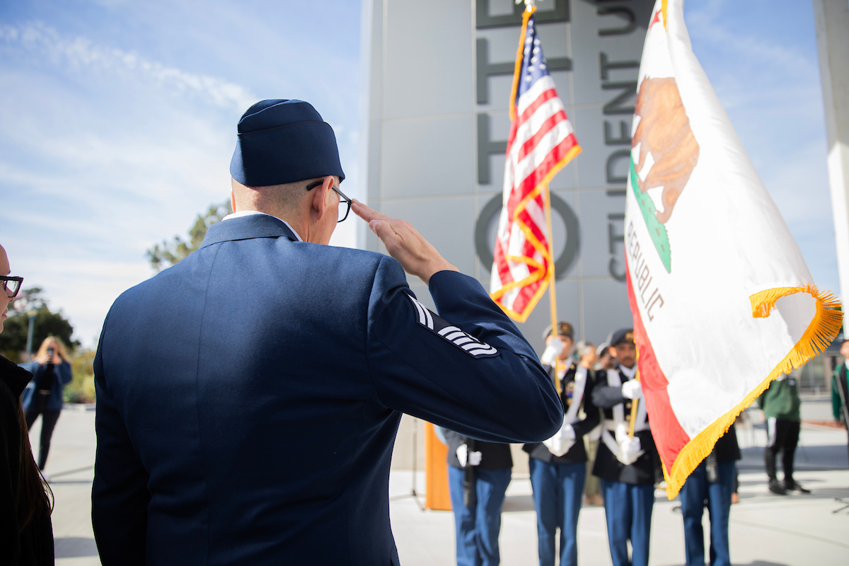 CSUMB's tweet image. 🇺🇸 Today on #VeteransDay, #CalStateMontereyBay honors our nation&apos;s heroes! Thank you to all who have served and continue to serve. 

The campus is closed today in observance of the holiday.