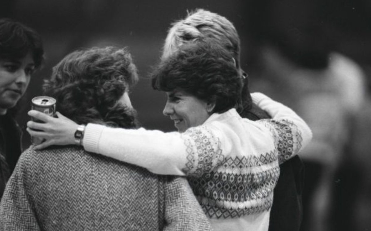 Marquette volleyball celebrated its 50th anniversary this weekend. 

Which means it celebrated program founder and first head coach Catherine "Tat" Shiely. #muvb 

Story by Rachel Lopera: tinyurl.com/ykfb29p9