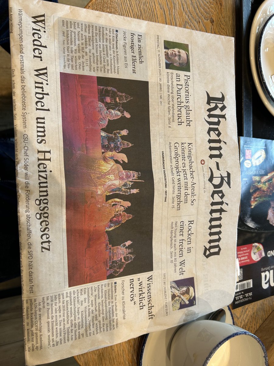 Heute, geschäftlich unterwegs im Café auf der Strecke! Dann solche Themen auf der Titelseite 🤮, was denken die sich dabei? Nennt man das in der heutigen Zeit objektive Berichterstattung, Dienst am Bürger?