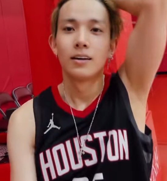 cuddlyheeseung's tweet image. i have a huge fat crush on heeseung