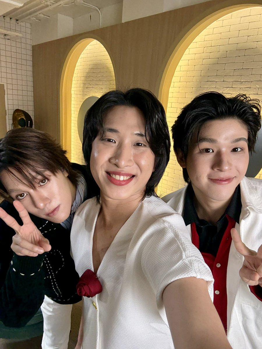 ขอบคุณทางแบรนด์ Acne Aid ที่ชวนปิวไปเป็นพิธีกรในงานวันนี้นะค้า 

พี่สกาย พี่นานิ คือเก่งกันมากกก energy ใส่แบบสุดๆ ดีใจที่ได่ร่วมงานกับทั้งคู่เลยน้า ขอบคุณแฟนๆทุกคนในไลฟ์และทีมหน้าจอด้วยนะค้า หวังว่าทุกคนจะสนุกกับไลฟ์วันนี้นะค้า

SKYNANI IN ACNEAID LIVE
#AcneAidxSkyNani