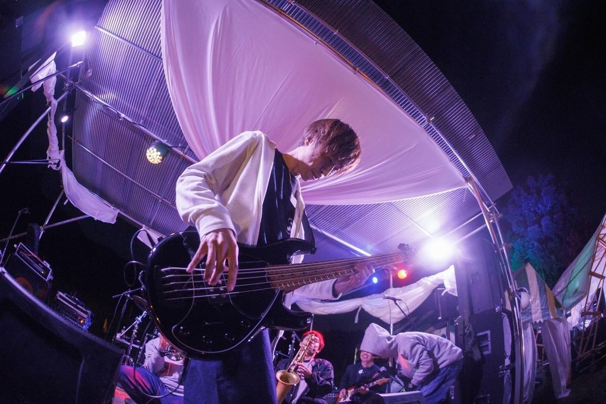 jamdabomb's tweet photo. 【11/11 ベースの日】
スーパーサポーターやっちんのご紹介です。
サポートベース、サポートリーダー、サポートコーラス、サポートMCも担ってくれているスーパーマンです。
今後ともおんぶに抱っこで頼りまくります。
宜しくお願いします🎸
#ベースの日 #jamdabomb #豊橋 #バンド #HIPHOP #HIPHOPBAND https://t.co/amnECJbKqo