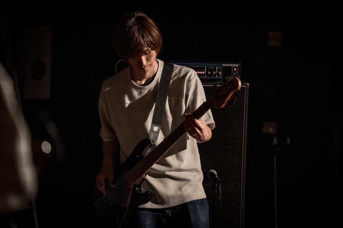 jamdabomb's tweet photo. 【11/11 ベースの日】
スーパーサポーターやっちんのご紹介です。
サポートベース、サポートリーダー、サポートコーラス、サポートMCも担ってくれているスーパーマンです。
今後ともおんぶに抱っこで頼りまくります。
宜しくお願いします🎸
#ベースの日 #jamdabomb #豊橋 #バンド #HIPHOP #HIPHOPBAND https://t.co/amnECJbKqo
