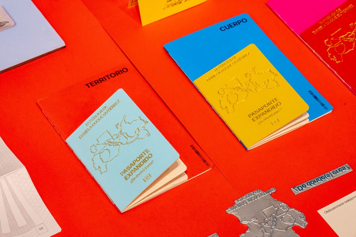 ¡Volarán 2025-2! La muestra de los mejores proyectos de grado de Diseño en ARQDIS Uniandes. Te esperamos de lunes a viernes 9 a.m. a 7 p.m y sábados de 9 a.m. a 12 m. en la sala de exposiciones del Edificio SD Uniandes.

#ARQDISUniandes #SiempreMasLejos