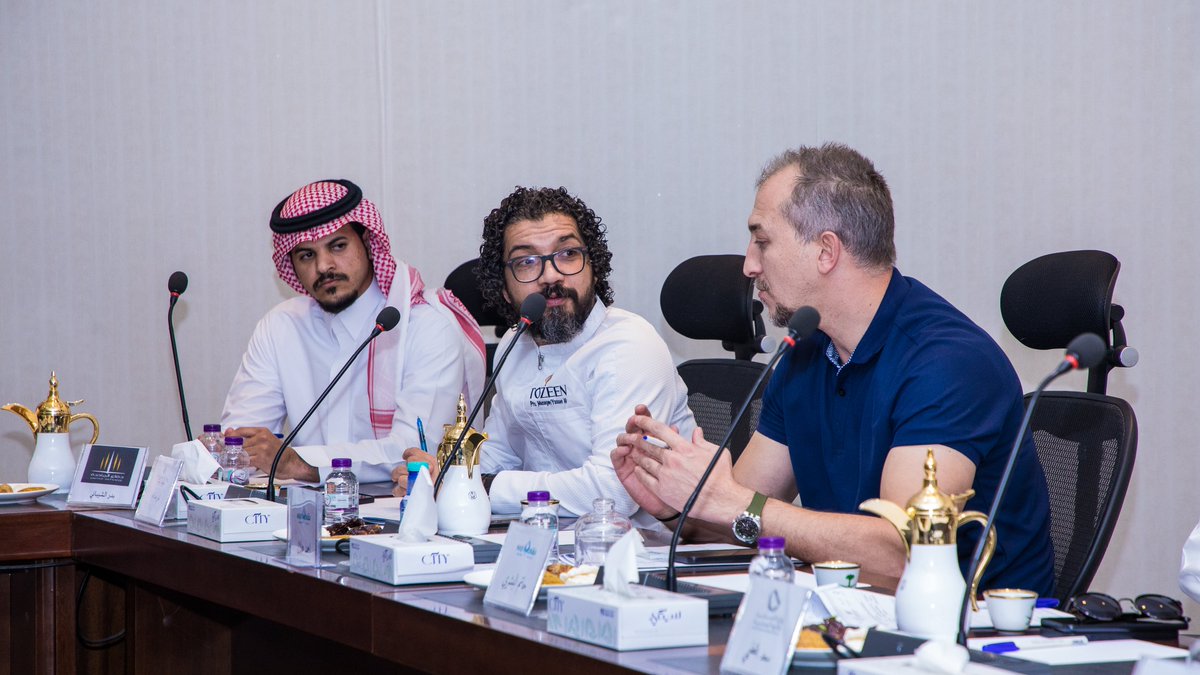 ابتكاراتٌ ملهمة وشغفٌ علمي في #هاكاثون_صناعيو_المستقبل – القصيم 🔬💡
قدّم المشاركون أفكارًا نوعية وحلولًا مبتكرة في مجالاتٍ متنوعة، ضمن بيئةٍ محفّزةٍ للإبداع والابتكار، استضاف فعالياتها #مركز_القصيم_العلمي بالشراكة مع جمعية المبادرات المتميزة في المسؤولية الاجتماعية (مبادر).

نحو