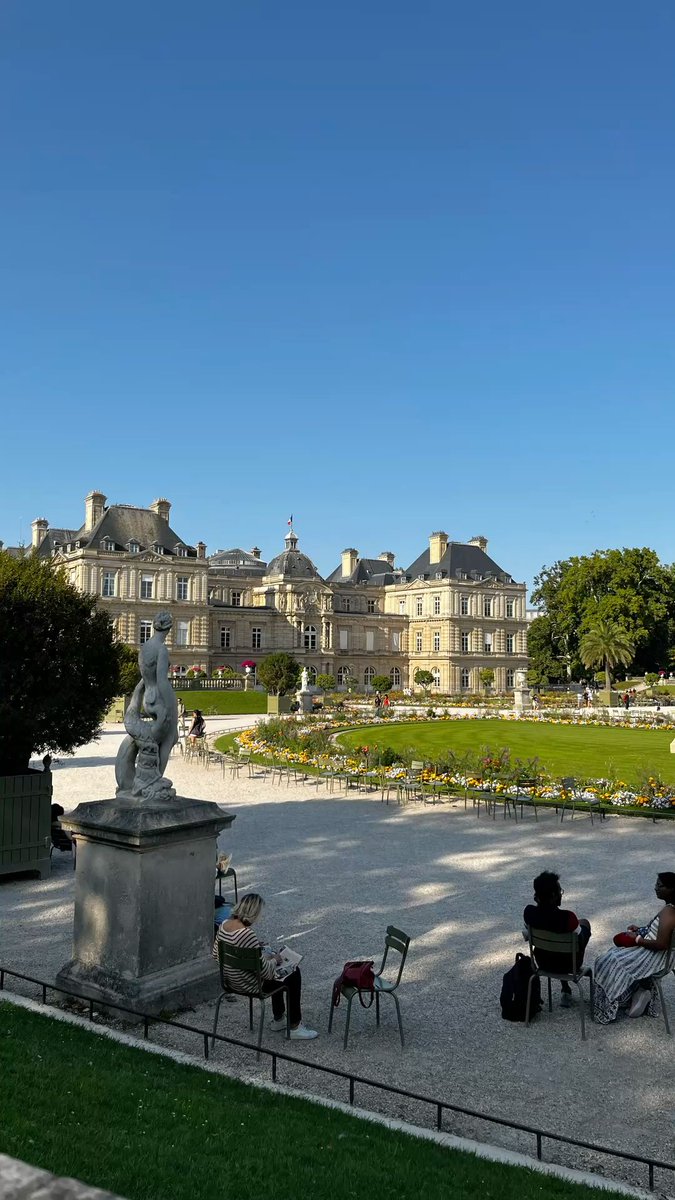 Parisianaes1's tweet image. I must live a certain way