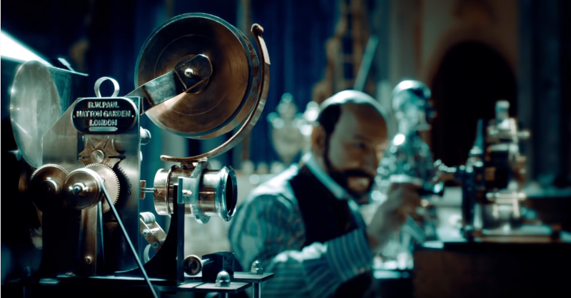 RealPreCinema's tweet image. 7/7
The #RobertPaul projector referenced in the above quote by Herbert sits in the foreground of this scene where Méliès played by #Kingsley converts the Paul projector into the first #Méliès camera.

Frame from the #Scorsese film #Hugo released in 2011 by #ParamountPictures.