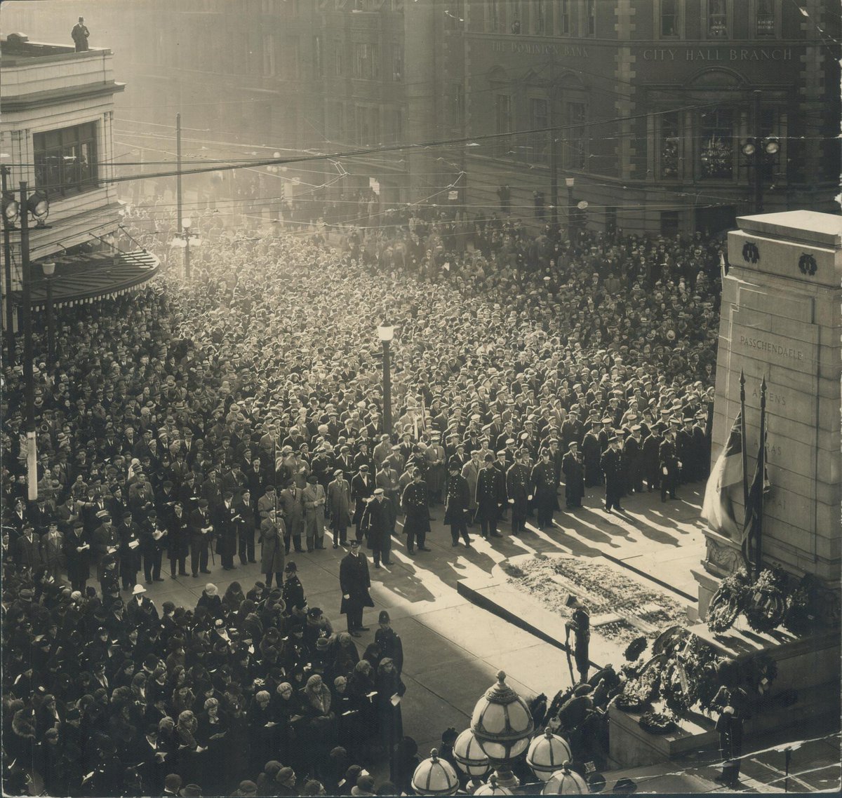🌺 This year is the 100th anniversary of the Toronto Cenotaph at Old City Hall.

The monument—cut from Canadian Shield granite and completed in 1925—continues to be a site to commemorate sacrifices of Canadians.

We preserve this photo from 1937.

#LestWeForget