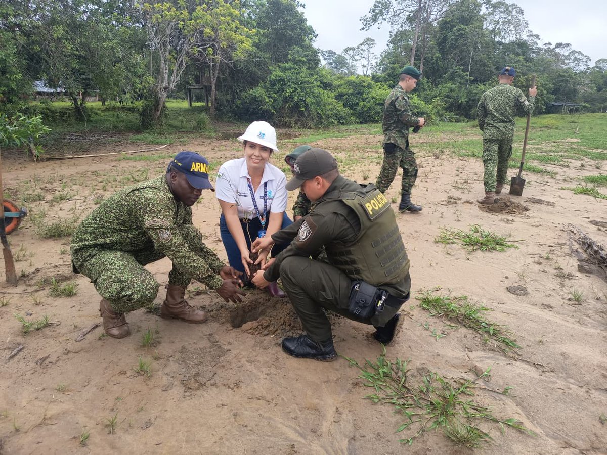 🌱💚 El Batallón Fluvial de Infantería de Marina N.º 31, junto a <a href="/COL_EJERCITO/">Ejército Nacional de Colombia</a>, <a href="/PoliciaColombia/">Policía de Colombia</a>, <a href="/Corpoamazonia1/">Corpoamazonia</a> y EMSERPUCAR E.S.P, desarrolló una jornada ambiental en la vereda La Laguna de Cartagena, sector Playa Alta, #CartagenaDelChairá🌎💙