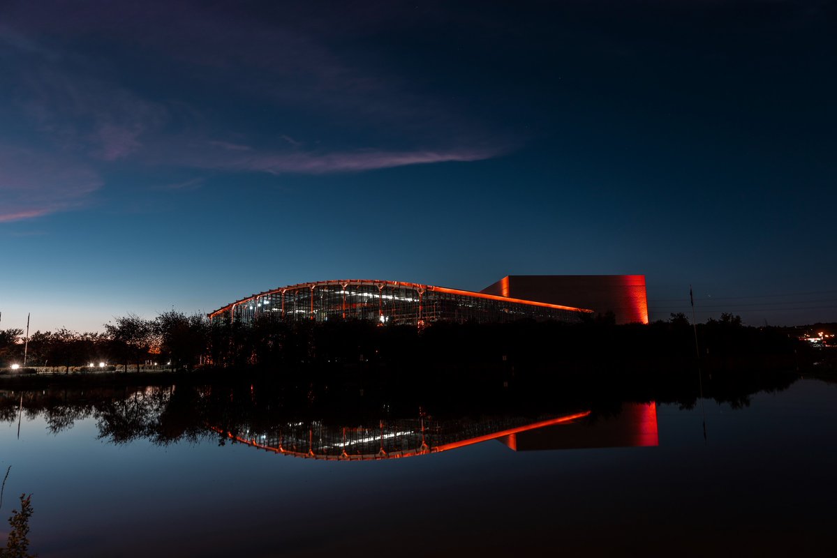 LibraryArchives's tweet image. On this Remembrance Day, as a silent tribute to those who have served Canada, the Preservation Centre and Preservation Storage Facility in Gatineau will be illuminated in red from sunset to 11:00 p.m.

#CanadaRemembers