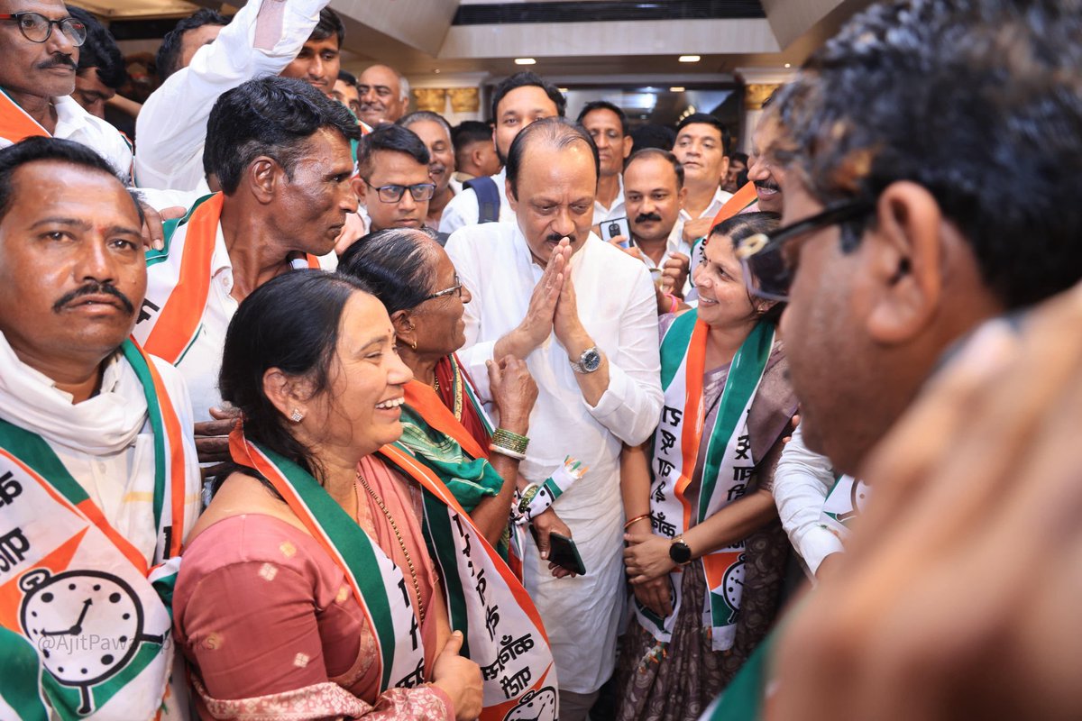 आज राष्ट्रवादी काँग्रेस पक्षात बीड जिल्ह्यातील आष्टी–पाटोदा–शिरूर मतदारसंघाचे माजी आमदार श्री. भीमराव धोंडे यांनी त्यांच्या सहकाऱ्यांसह जाहीर प्रवेश केला. यासोबतच जळगाव, बीड, जालना, वाशीम, पालघर जिल्ह्यातील अनेक मान्यवरांनी राष्ट्रवादी काँग्रेसमध्ये प्रवेश केला. त्या सर्वांचं