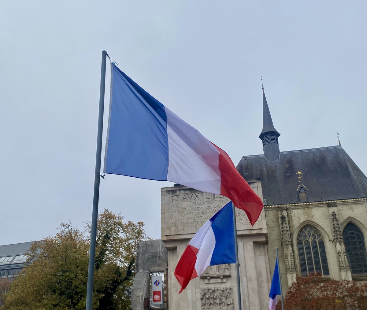 « La République a donné à chaque soldat mort pour la France, aussi anonyme soit-il, d’être honoré à la place la plus élevée. »

En ce 11 novembre, hommage à tous ceux qui ont combattu pour la paix.