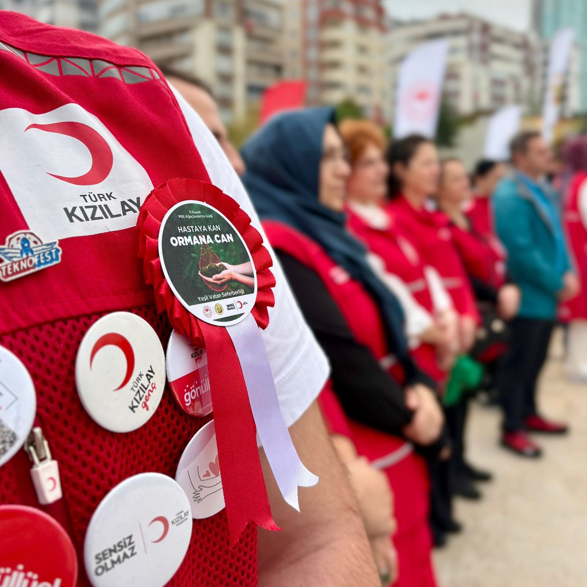 Birlikte yeşeren umutlar için gönüllülerimiz sahada, geleceğe nefes ekiyor. 🤍🍀