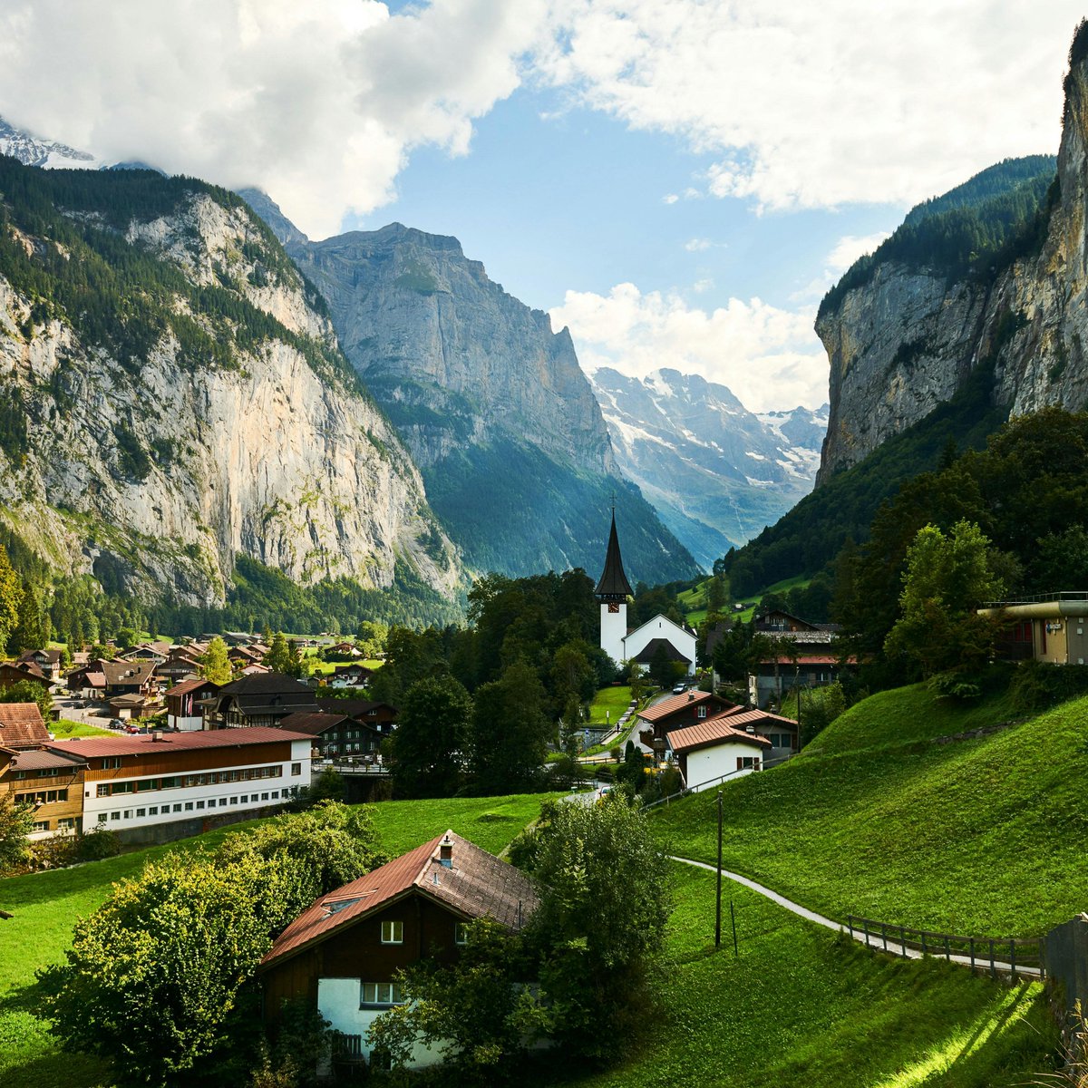 GlobalStatsX's tweet image. ✨Best Places to Visit in Europe (2025)

1. 🇨🇭 Swiss Alps  
2. 🇮🇹 Rome  
3. 🇮🇹 Venice  
4. 🇬🇧 London  
5. 🇫🇷 Paris  
6. 🇮🇹 Florence  
7. 🇳🇱 Amsterdam  
8. 🇪🇸 Barcelona  
9. 🇨🇿 Prague  
10. 🇬🇷 Athens  
11. 🇦🇹 Vienna  
12. 🇪🇸 Seville  
13. 🇮🇹 Lake Como  
14. 🇭🇺 Budapest  
15. 🇵🇹…