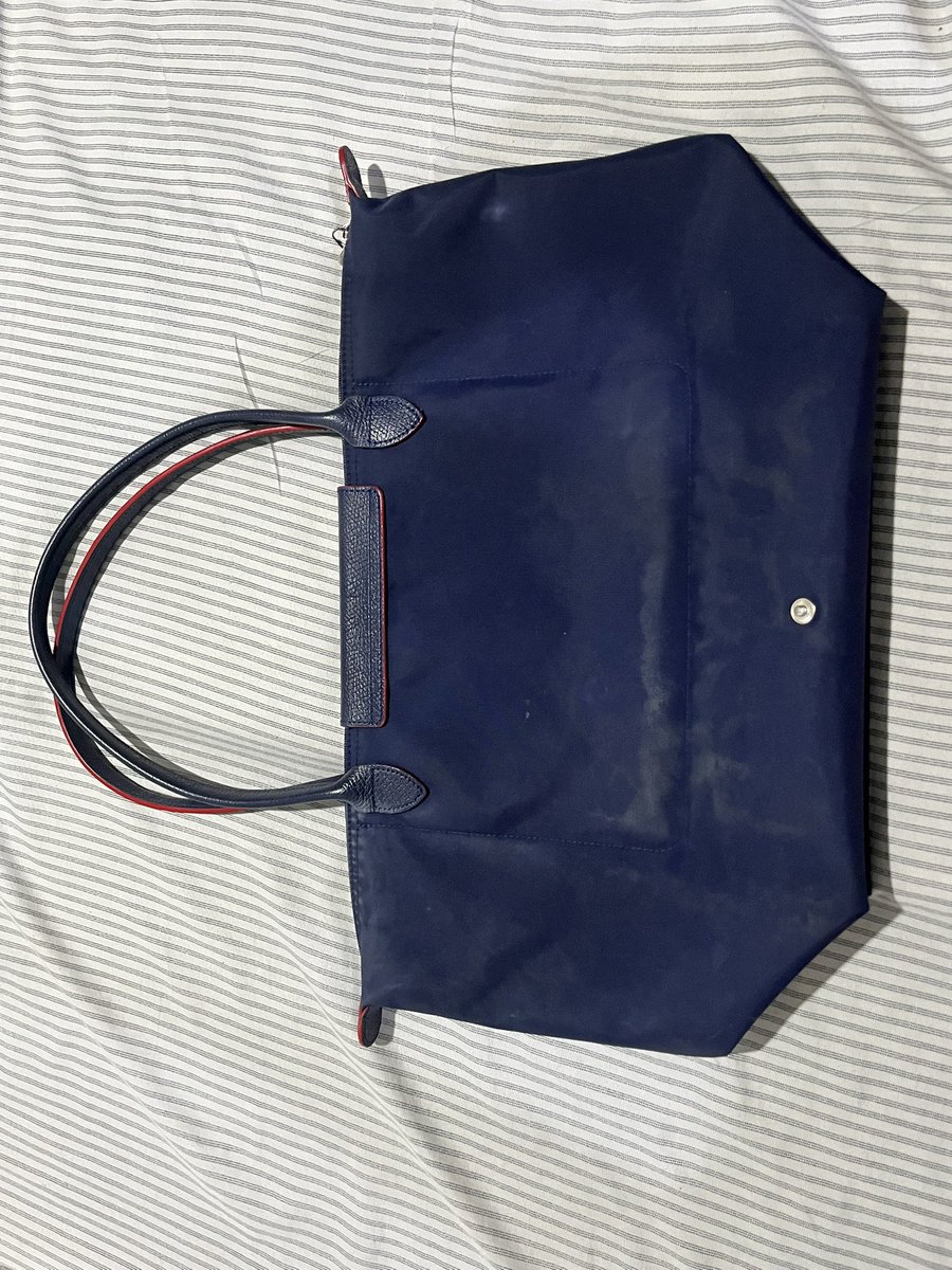 Usedbydude's tweet photo. ส่งต่อ longchamp มือสองของแท้ค่ะ สภาพ 80% มีร่องรอยตามภาพ ด้าในในร่องรอยใช้งานทั่วไปค่ะ 1900 รวมส่งค่ะ สอบถามเพิ่มเติมได้ค่ะ #longchampส่งต่อ #longchampแท้มือสอง #Longchamp #กระเป๋ามือสองสภาพดี #กระเป๋าlongchamp https://t.co/cMNVHN31hC