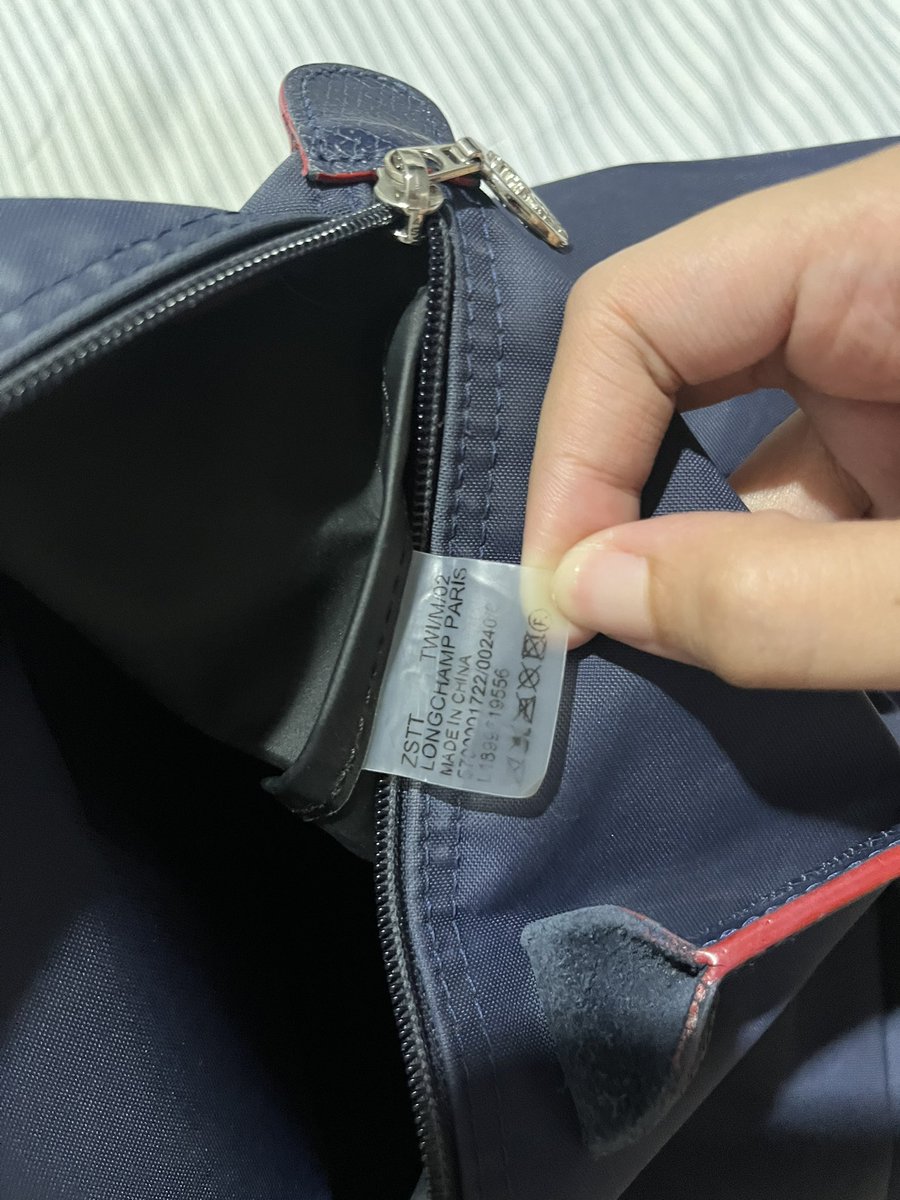Usedbydude's tweet photo. ส่งต่อ longchamp มือสองของแท้ค่ะ สภาพ 80% มีร่องรอยตามภาพ ด้าในในร่องรอยใช้งานทั่วไปค่ะ 1900 รวมส่งค่ะ สอบถามเพิ่มเติมได้ค่ะ #longchampส่งต่อ #longchampแท้มือสอง #Longchamp #กระเป๋ามือสองสภาพดี #กระเป๋าlongchamp https://t.co/cMNVHN31hC