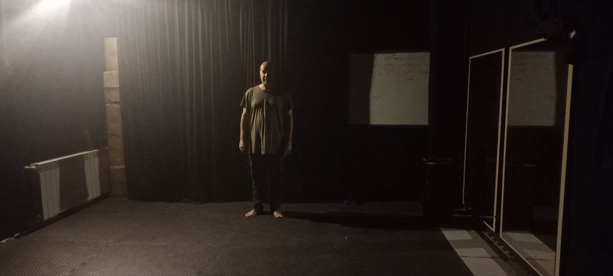 پرنده، به بال
من، به خیال
من برای پرواز، به آن‌سوی خیال 
به نگاه نیازمندم 
پرنده... به خیال

#سایکودراما
#تأتر
#پرسونا
#نقش