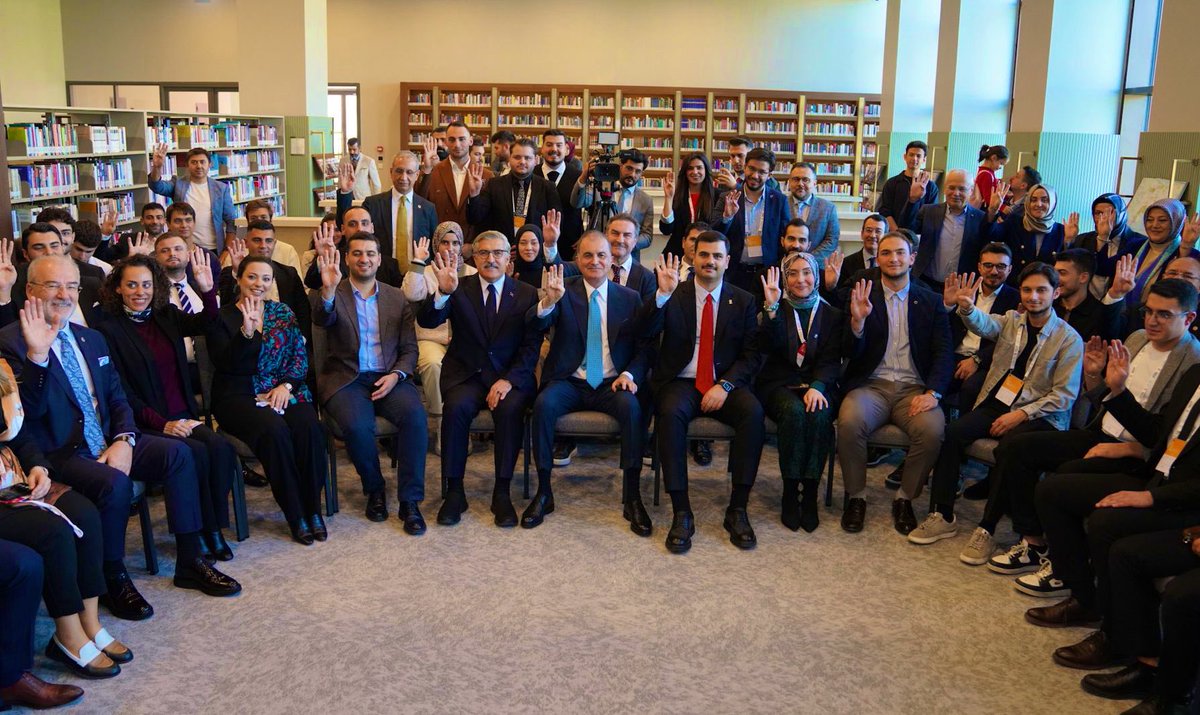 AK Parti Genel Başkan Yardımcısı ve 
Parti Sözcüsü Sn <a href="/omerrcelik/">Ömer Çelik</a>,
Kültür ve Sanat Politikaları Başkanlığı Himayelerinde Düzenlenen “Kütüphane Sohbetleri” Programına Konuk Oldu.

📍AK Parti Genel Merkez