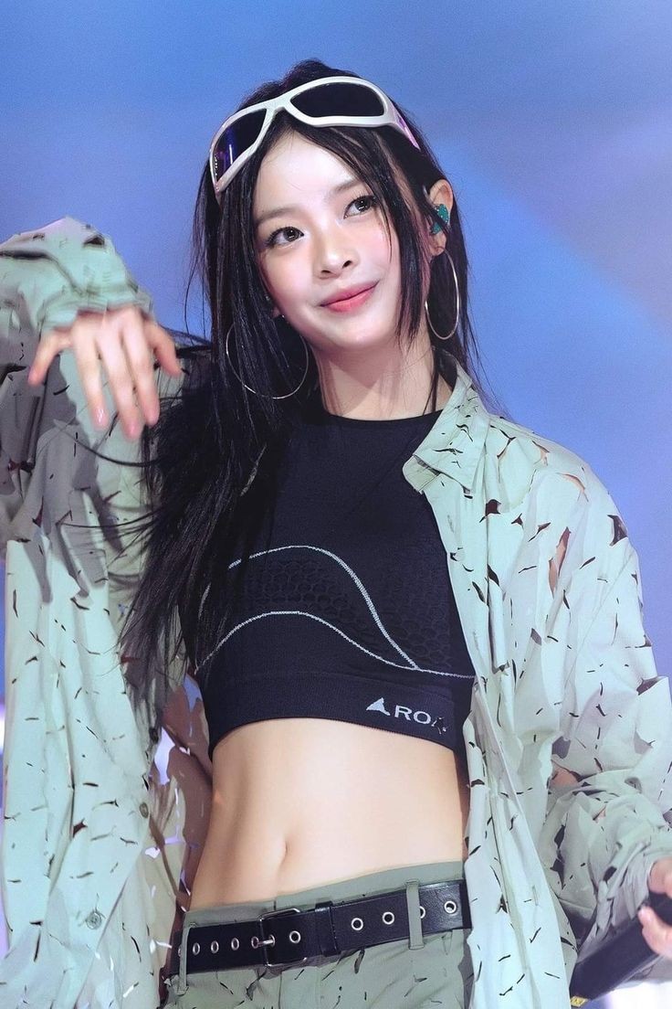 hanni pics tweet media