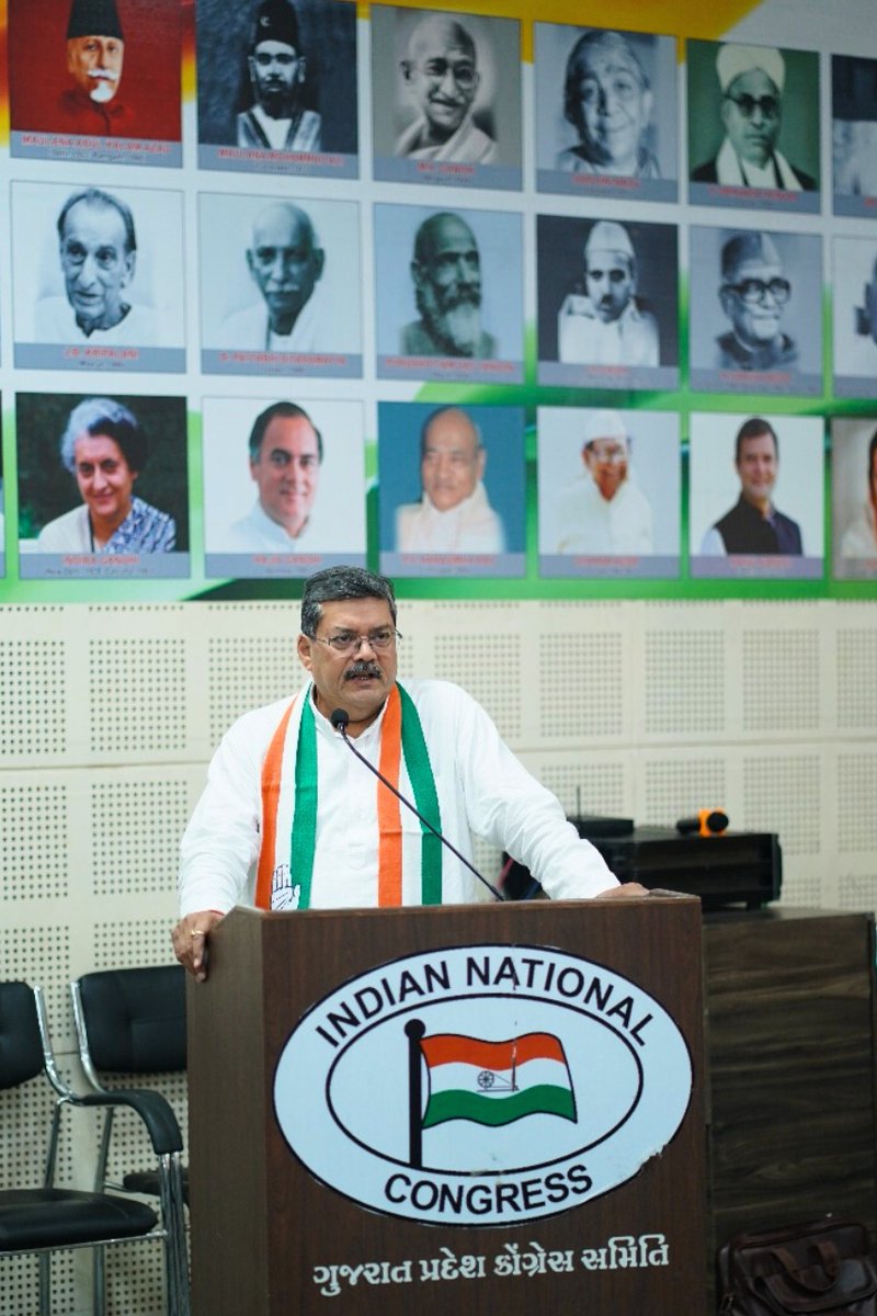 AmitChavdaINC's tweet image. આજની તારીખ ૧૧ નવેમ્બર ના રોજ સોશિયલ મીડિયા વિભાગની બેઠક - જિલ્લા અને રાજ્ય સ્તરના સભ્યોની ઉપસ્થિતિમાં,
શ્રી મુકુલ વાસનિકજી ની ગૌરવપૂર્ણ ઉપસ્થિતિમાં સફળતાપૂર્વક સંપન્ન થઈ.
@INCGujarat @INCIndia @MukulWasnik