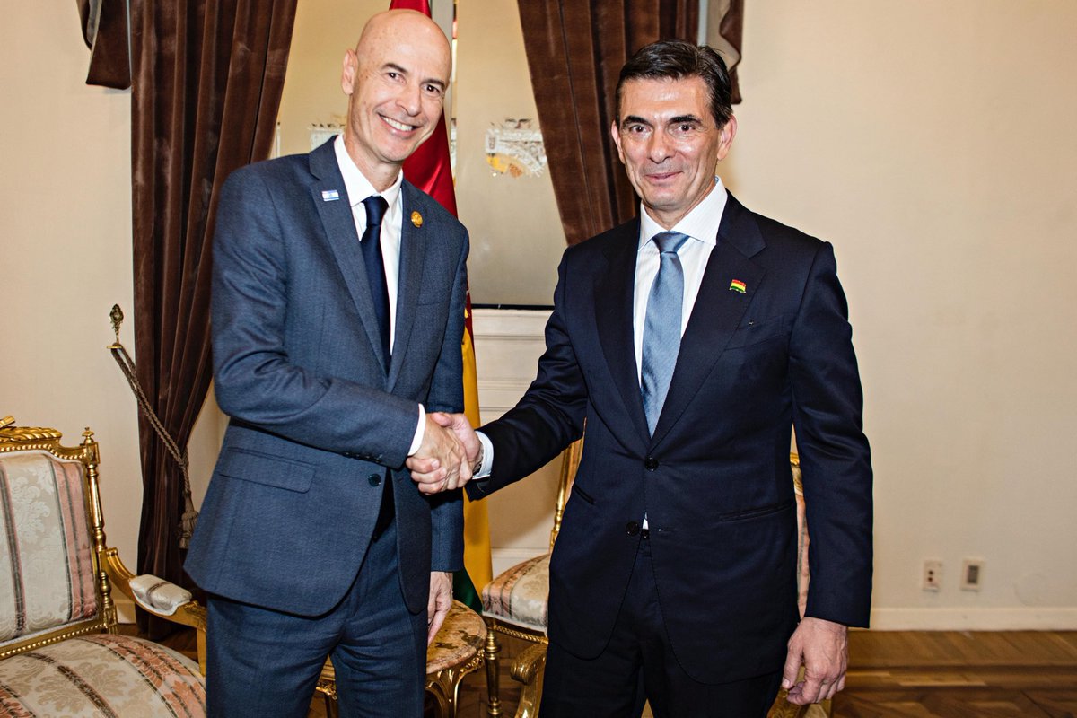 IsraelinSpanish's tweet image. “Una emocionante nueva era para Bolivia, para las relaciones entre Israel y Bolivia y para el mundo libre.” - 🇮🇱 Director General del Ministerio de Relaciones Exteriores, Eden Bar Tal

🇮🇱 El ministro de Relaciones Exteriores, Gideon Sa&apos;ar, conversó con el nuevo presidente de 🇧🇴…