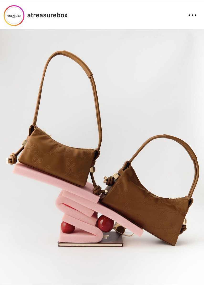 ntkgg's tweet photo. ส่งต่อ atreasurebox Hot Chocolate knotted HOBO s สะพายครั้งเดียวตอนไปเที่ยวค่า สภาพดี กล่องอุปกรณ์ครบ ราคา 1800฿รวมส่ง สนใจสอบถามเพิ่มเติมได้ค่า #ส่งต่อกระเป๋ามือสอง #atreasurebox #lookbooklookbook #กระเป๋าgentlewoman #เสื้อผ้ามือ2 https://t.co/VjVVHSQu6J