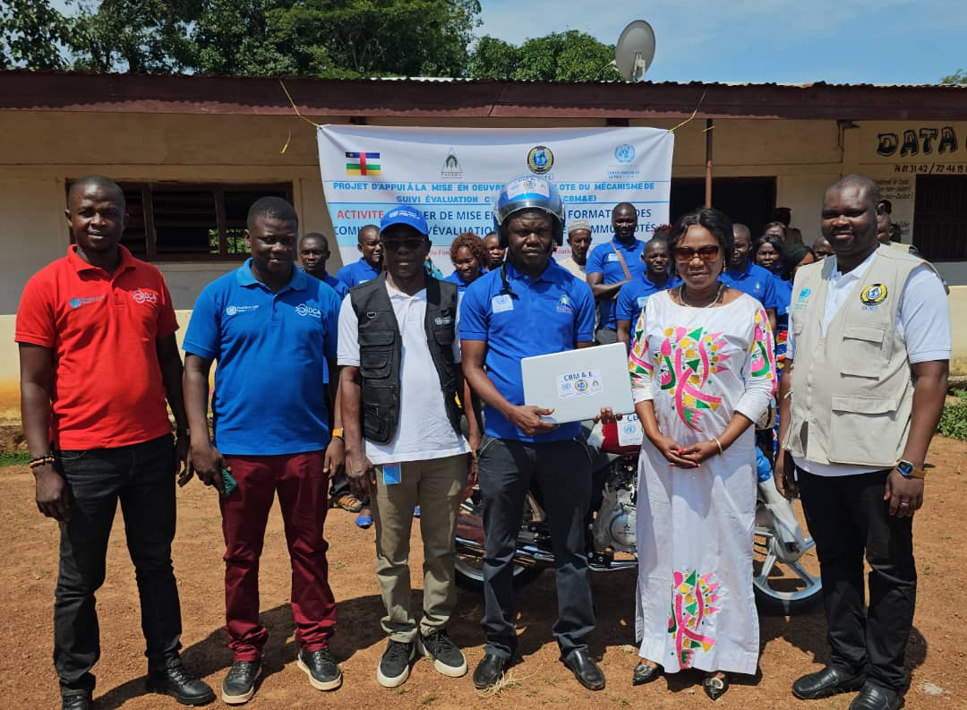 M3D_RCA's tweet photo. #Sibut:  lancement du Comité de Suivi à Base Communautaire pour le projet @UNPeacebuilding 
Cette cérémonie marque le démarrage effectif des activités de formation et d’équipement des membres de ce comité.
https://t.co/ofJP4jqBrt 
@DanChurchAid @CRbuildpeace @itheophane @UN_CAR https://t.co/K9bQdL2l72
