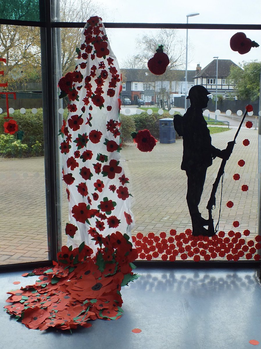 asadunstable's tweet photo. Today our school community gathered for a Remembrance Service to honour the courage and sacrifice of all who served. We will remember them. #RemembranceDay #LestWeForget https://t.co/sgByOxIrPH