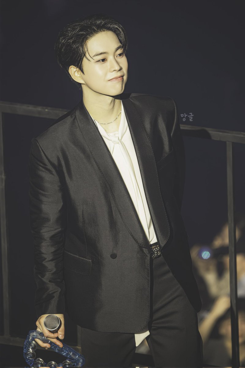 251109 LUCID LINE 막콘
#최상엽 #LUCY #루시

저랑 노래방 가시죠.

#한켠에머문LUCY_2025