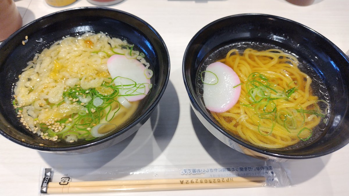 魚べいにて

←たぬきうどん　かけラーメン→
合計180円

平日ランチの90円　スゴすぎる・・・😆
もちろんウマイ😋