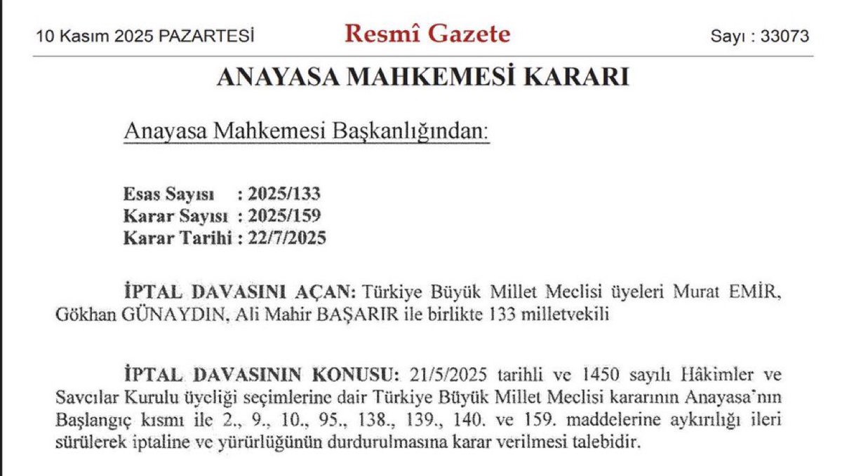 Niye kimse bundan BAHSETMİYOR !
Dün bitkisel hayatta olan anayasanın fişi ÇEKİLDİ. REJİM RESMEN DEĞİŞTİ.
Anayasa Mahkemesi, Resmî Gazete’de sessizce yayımlanan kararla kendi denetim yetkisini kaldırdı. Artık TBMM çoğunluğu neyi “Meclis Kararı” diye yazarsa dokunulmaz,