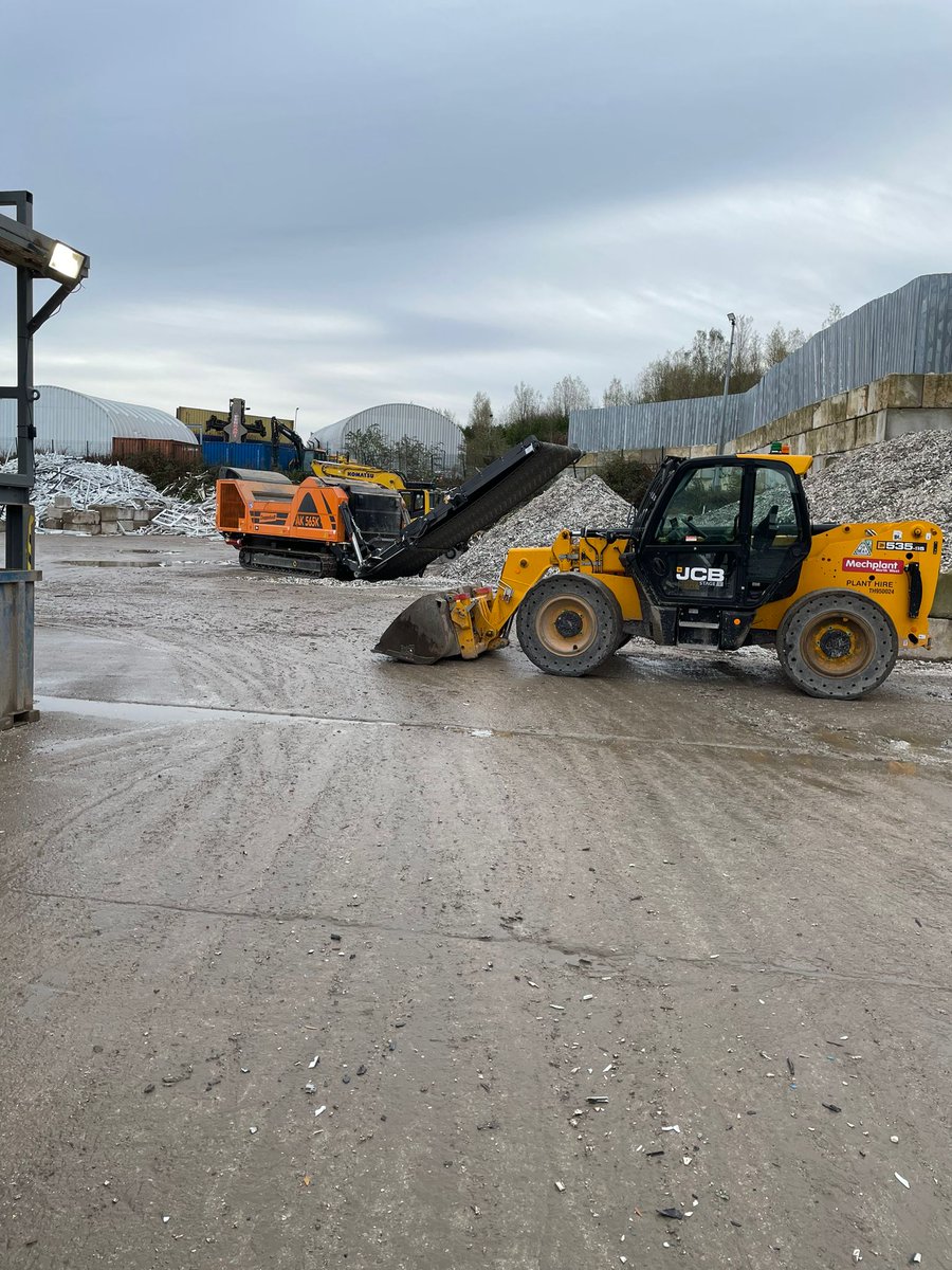 kommerling_uk's tweet photo. Happy #NationalRecyclingDay! Did you know we have our own Recycling Plant right here in Oldham, Manchester?🇬🇧

The site processes a huge volume of units daily, creating a closed-loop recycling system for customers♻️

Learn more here: https://t.co/DPSa7jwFj3 https://t.co/RdN8NcerOJ