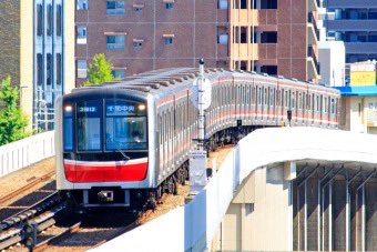 taro08233481's tweet photo. 僕は第三軌条方式の車両が高架を走る姿が好きだ。
堺筋線より御堂筋線派。 https://t.co/umUtJ9Nni1