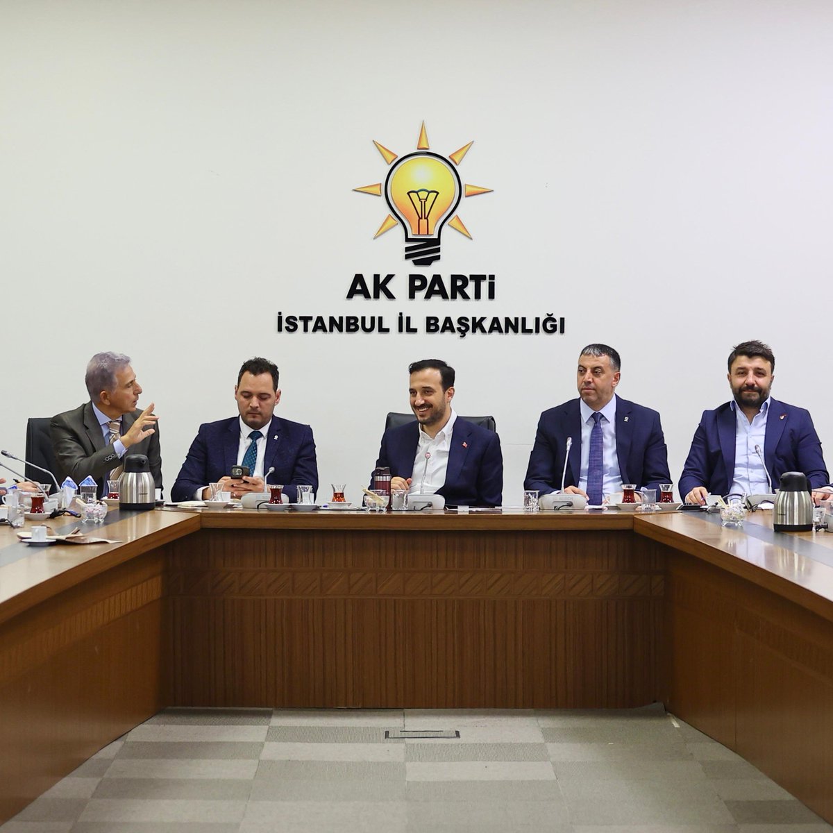 akpartiistanbul's tweet photo. İstanbul’daki amatör spor kulüpleriyle bir araya gelen İl Başkanımız Abdullah Özdemir, genç sporculara yönelik akademik destek çalışmalarının önemine dikkat çekti. https://t.co/4fXp0hQBx8