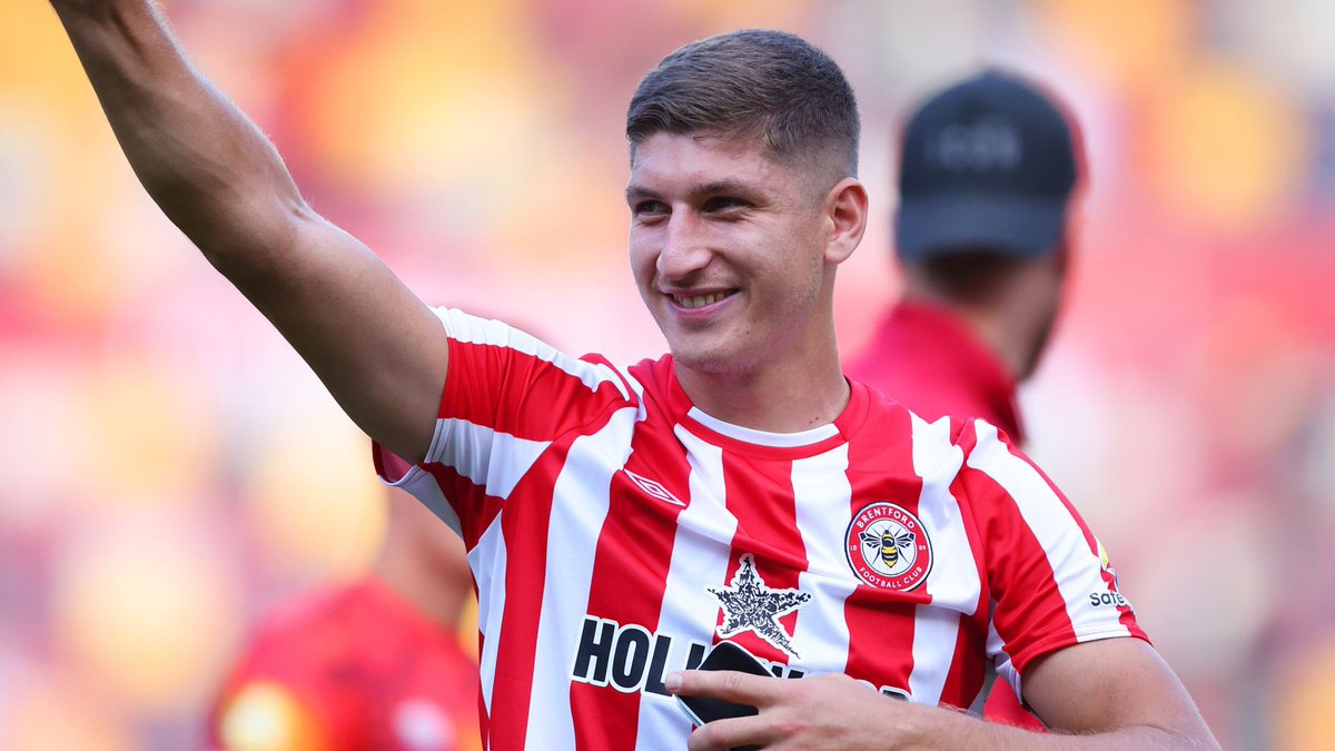 SkySportsLyall's tweet image. Exclusive: Vitaly Janelt is currently on course to leave #Brentfordfc in 2026. An agreement on a new contract has not yet materialised and the club are now actively searching the market for a new long-term solution in midfield: skysports.com/transfer-centre